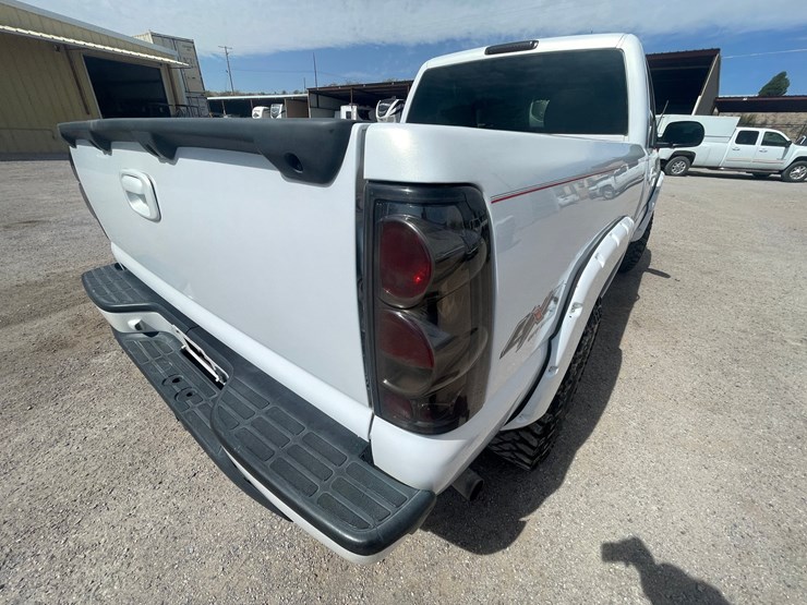 #212-•-2001-chevrolet-silverado-pickup-truck-(has-a-nm-title-image-44