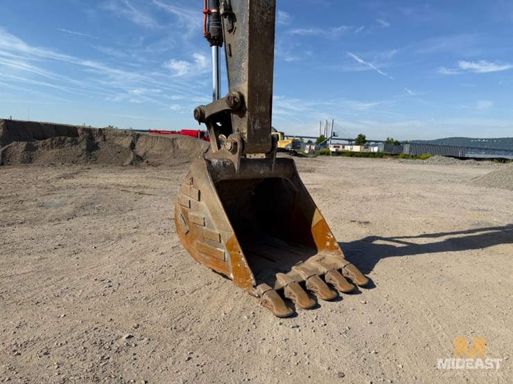 2015-deere-470g-lc-image-10