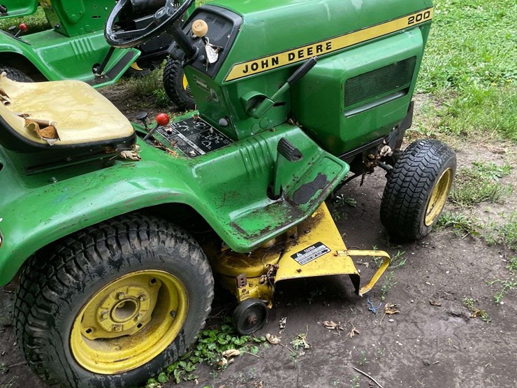 1975-john-deere-200-image-2