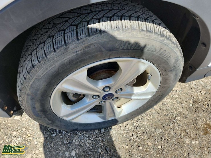 2016-ford-escape-se-image-10