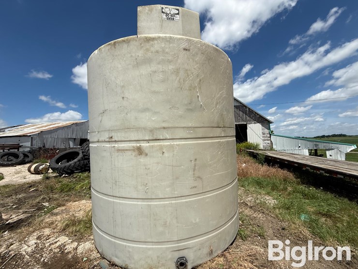 crown-rotational-molded-products-inc-5,500-gallon-vertical-tank-image-1