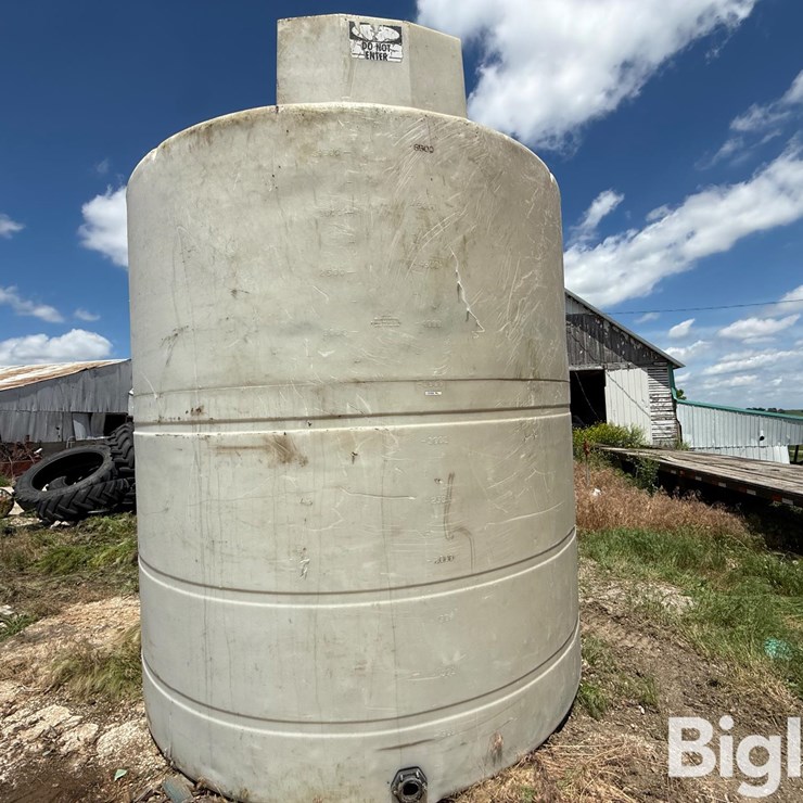 Crown Rotational Molded Products Inc 5,500 Gallon Vertical Tank