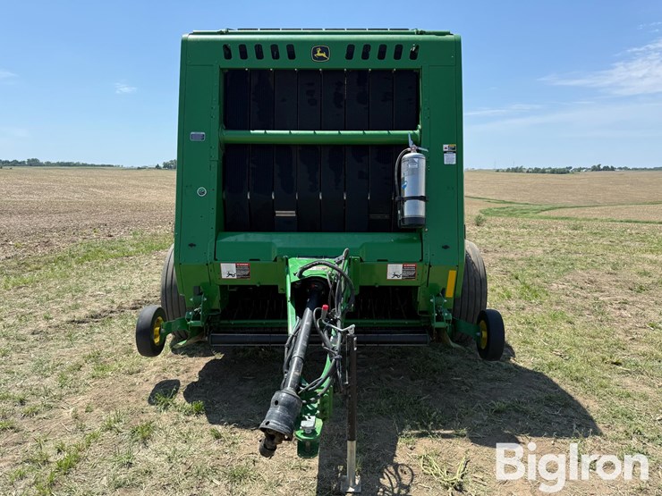 2022-john-deere-560m-image-2