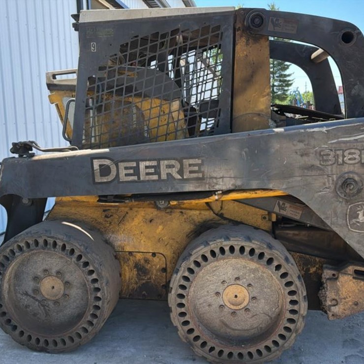 #1154 • 2010 John Deere318D Skid Steer