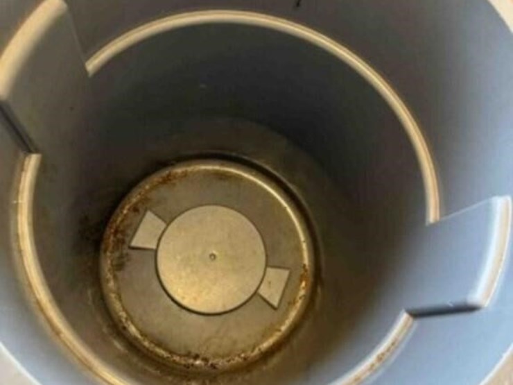 55-gallon-plastic-trash-can-image-2