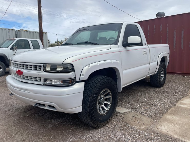 #212-•-2001-chevrolet-silverado-pickup-truck-(has-a-nm-title-image-1