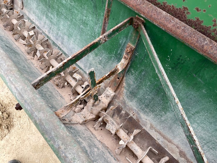 #2015-•-antique-john-deere-lime-spreader-image-19