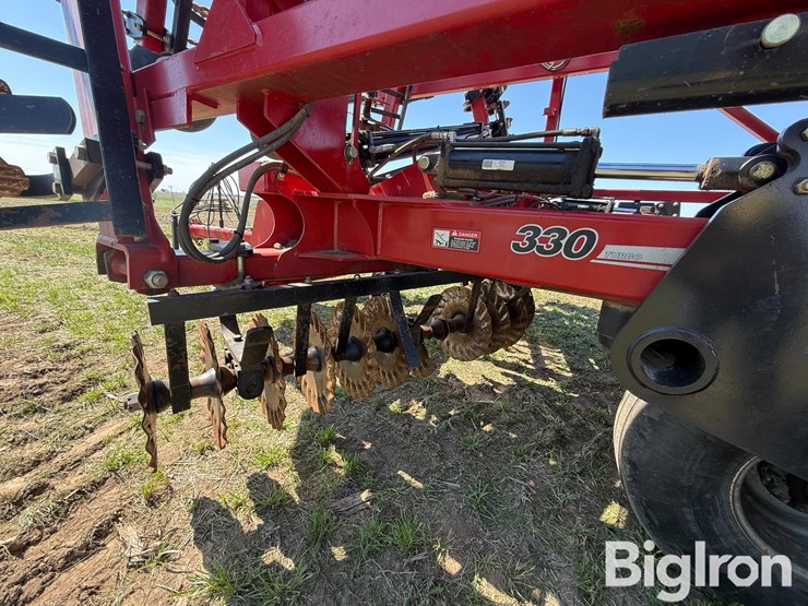 2011-case-ih-330-image-17