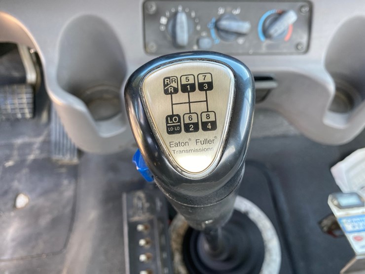 2013-freightliner-114sd-image-54