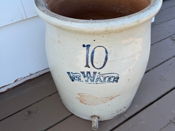 10-gallon-ice-water-crock,-red-wing-image-1