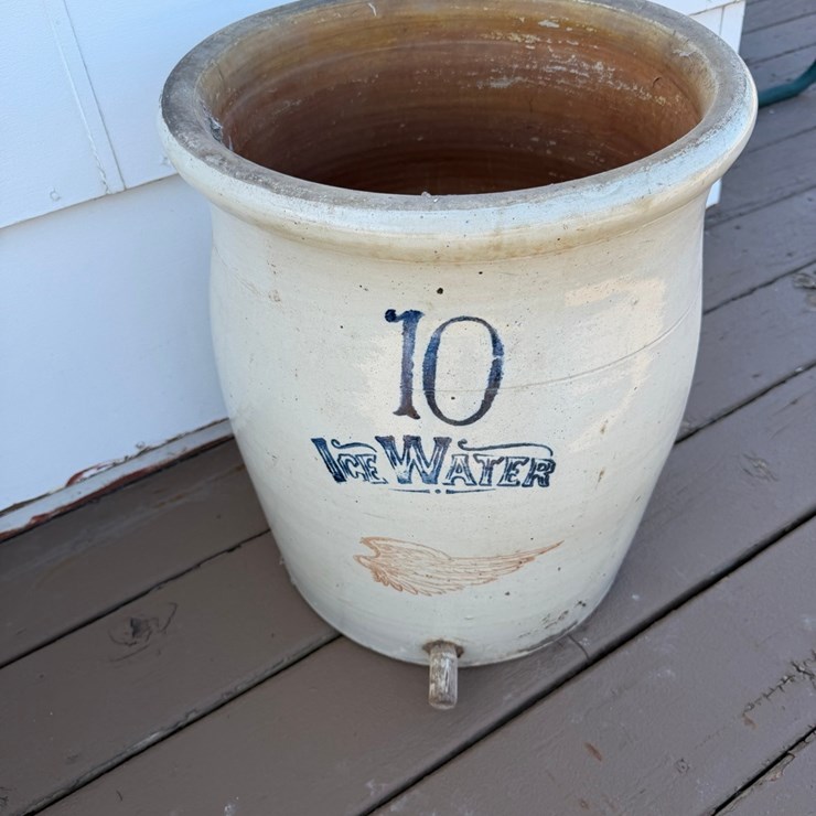 10 gallon ice water crock, Red wing