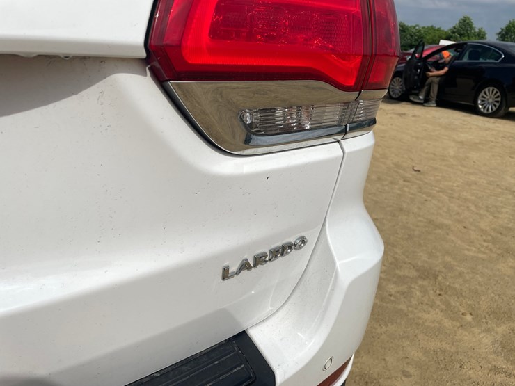 2017-jeep-grand-cherokee-laredo-image-11