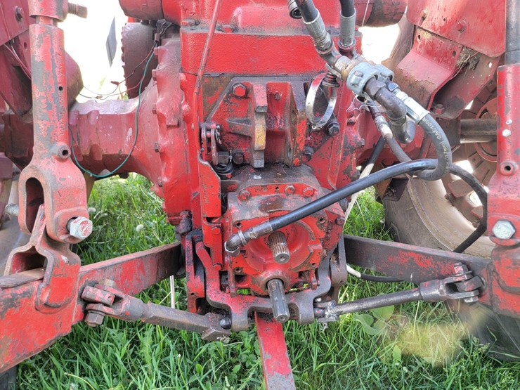 case-ih-farmall-706-image-11