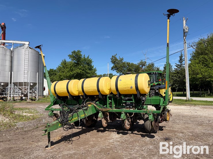 john-deere-7000-image-1