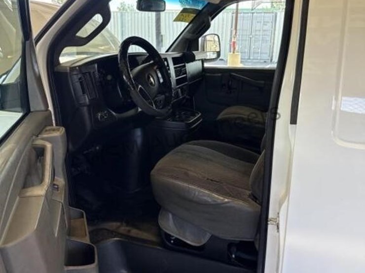 2016-chevrolet-express-2500-image-26
