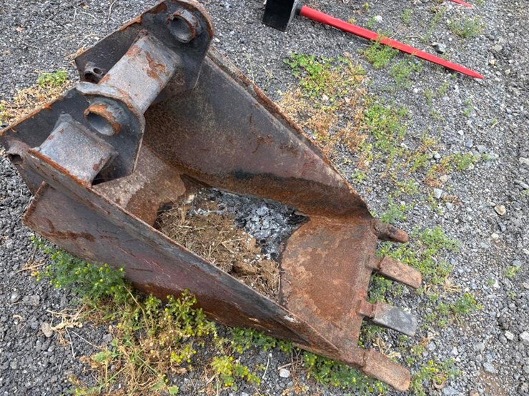 backhoe-bucket-image-3
