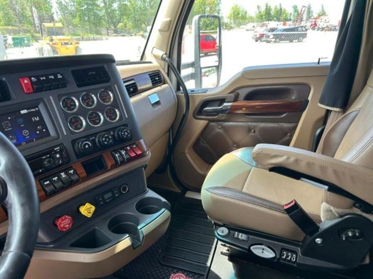 2020-kenworth-t680-image-22