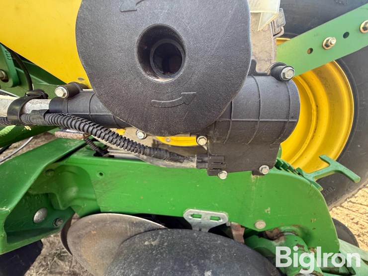 2011-john-deere-1770nt-ccs-image-17