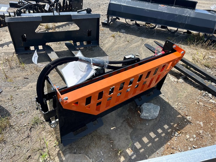 #56-•-48”-hydraulic-skid-steer-pallet-forks-image-2