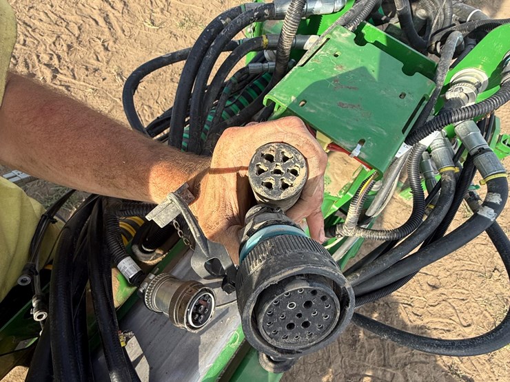 2011-john-deere-1770nt-ccs-image-12