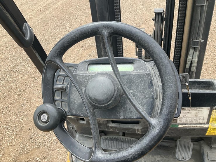 #1359-•-2010-yale-forklift-image-21