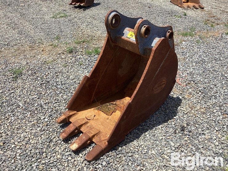 strickland-bt13w-cx130-24"-excavator-bucket-image-1
