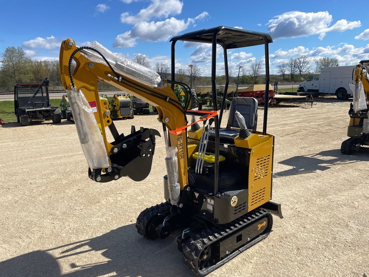 #1102-•-new-ats-rt15r-mini-excavator-image-1