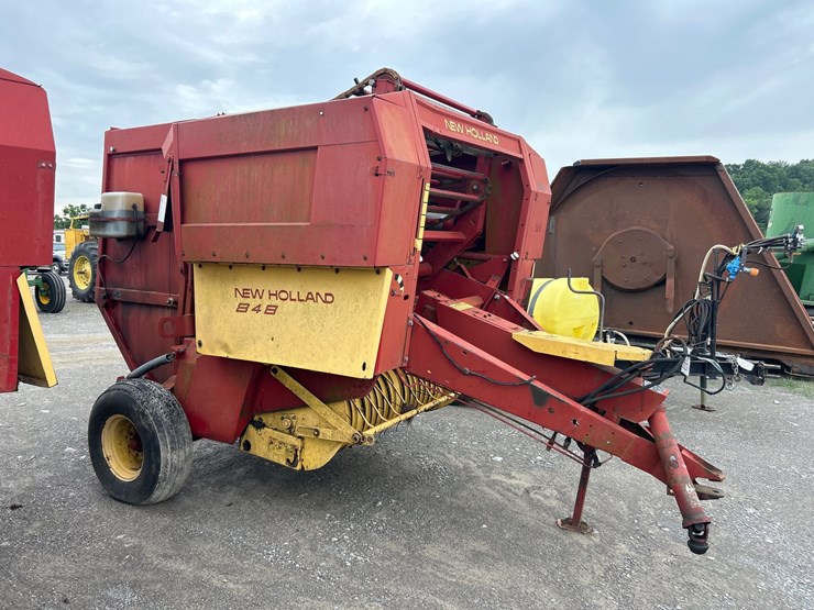 new-holland-848-image-1