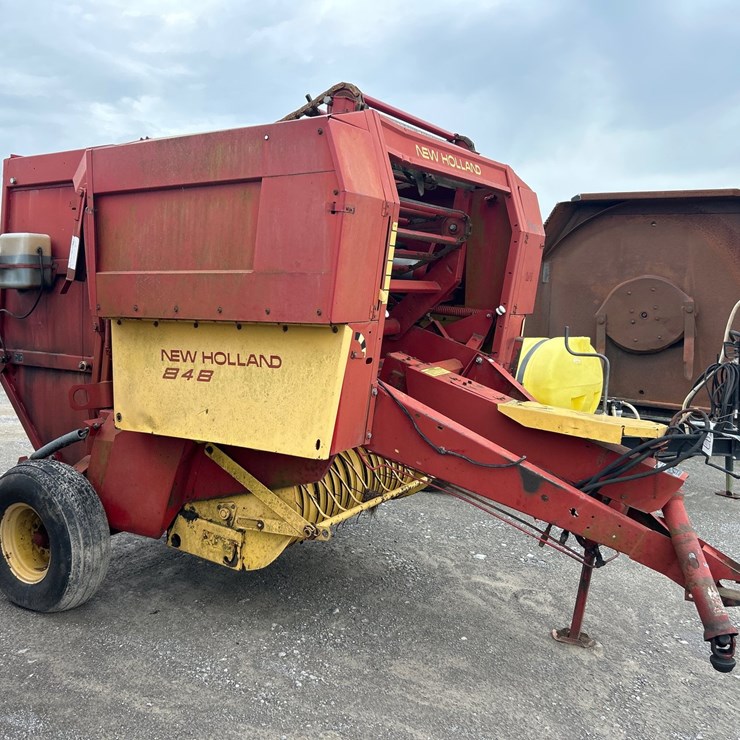 NEW HOLLAND 848