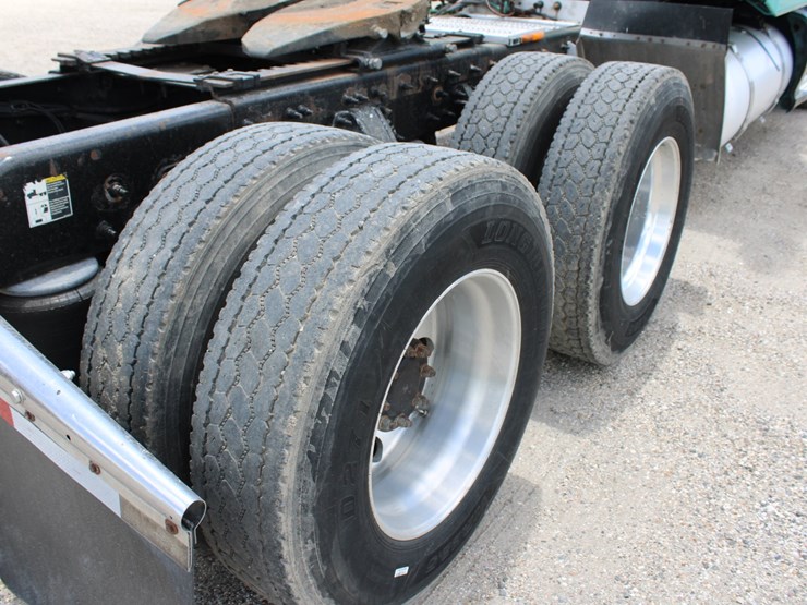 2010-peterbilt-386-image-8