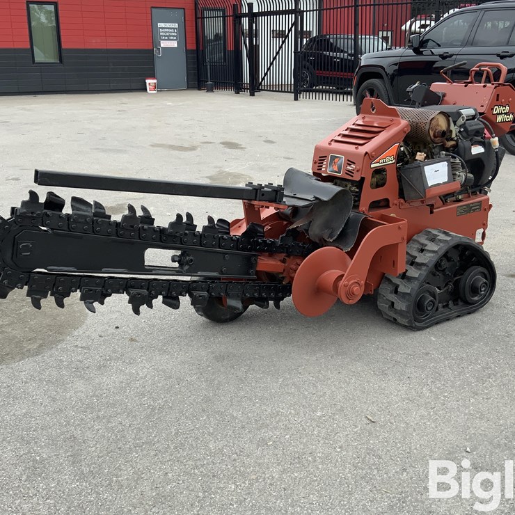 2013 DITCH WITCH RT24