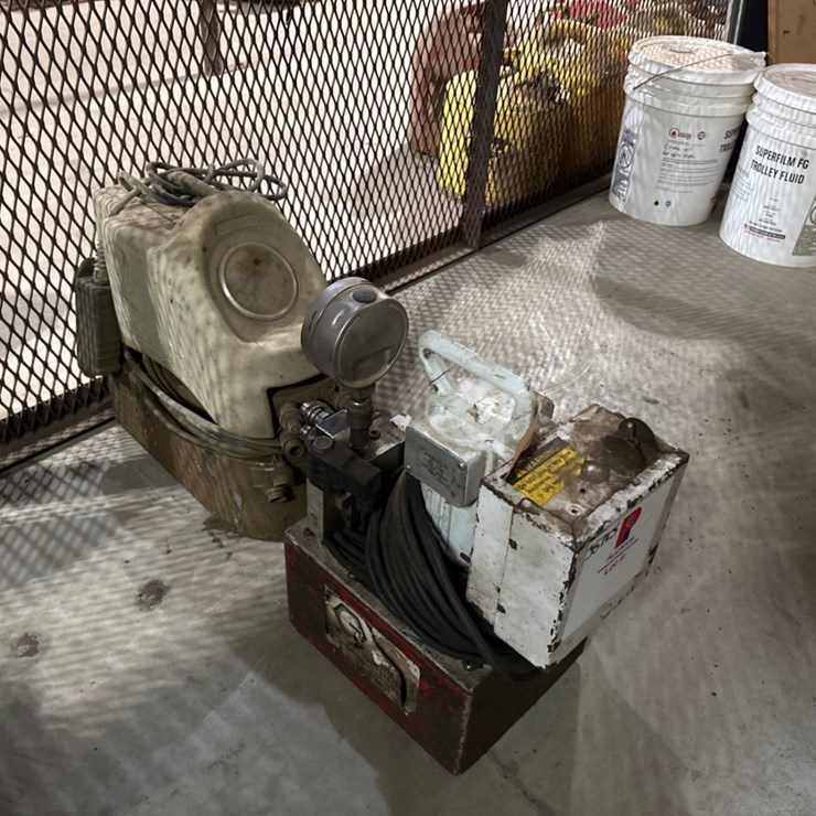 (2) 10K electric hydraulic pumps