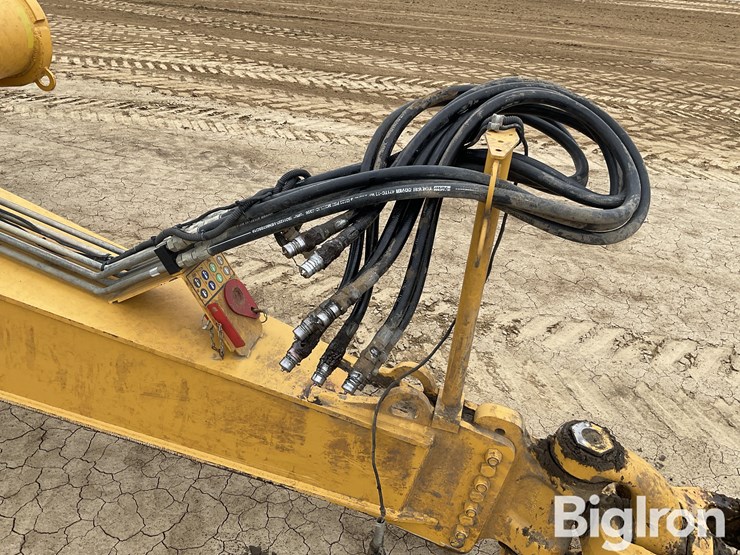2020-deere-2412e-image-16