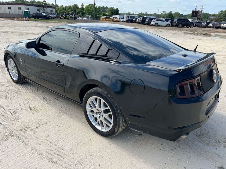 2013-ford-mustang-2-door-coupe-(245,154-miles)-image-2