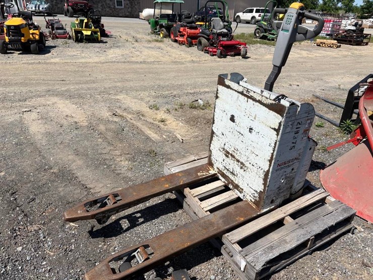 electric-pallet-jack-image-2