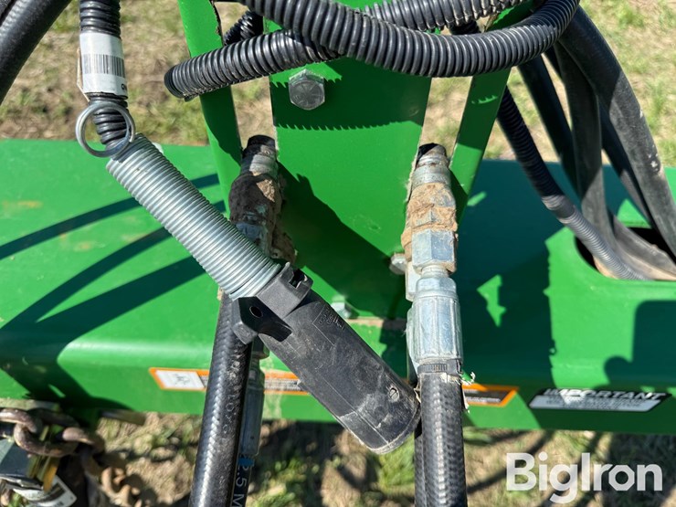 2014-john-deere-2210-image-10