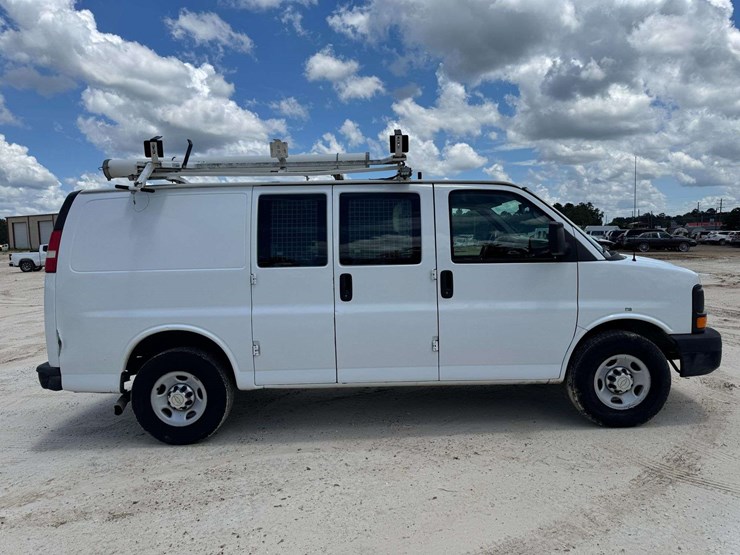 2013-chevrolet-express-g2500-image-7