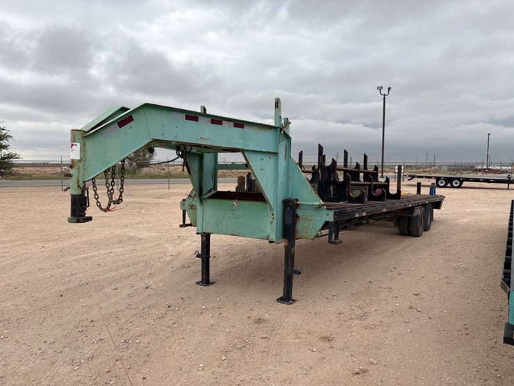 2018-lamar-trailers-30’-x-102”-t/a-gooseneck-tool-transport-trailer-image-2