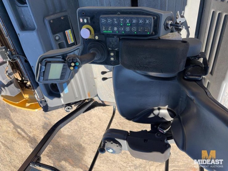 2016-caterpillar-cb54b-image-18