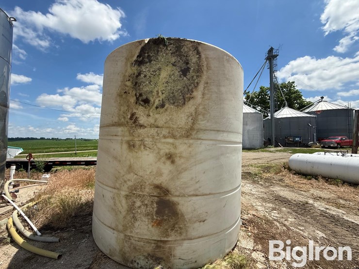 crown-rotational-molded-products-inc-5,500-gallon-vertical-tank-image-3
