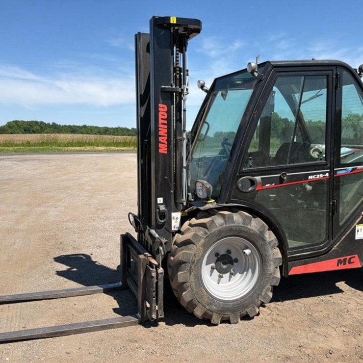 #1350 • 2022 Manitou MC25-4 Forklift