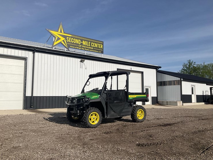 2024-john-deere-gator-image-1