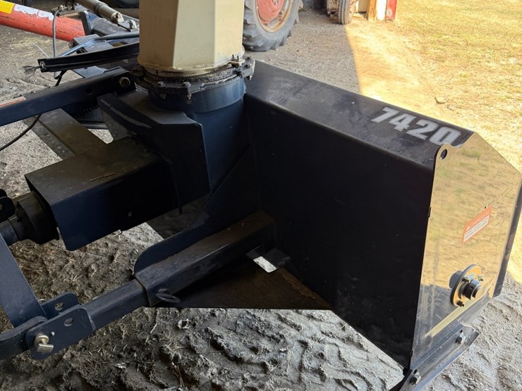 allied-farm-king-model-7420-late-model-3-point-snow-blower-image-1