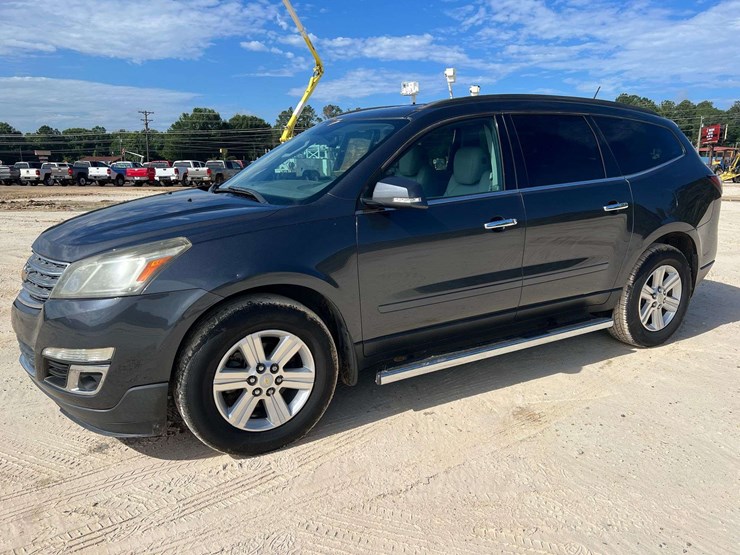 2014-chevrolet-traverse-image-1