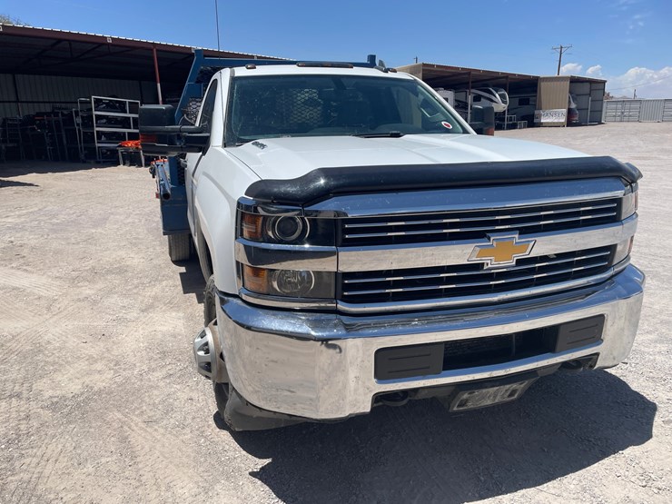 2016-chevrolet-silverado-3500-image-3