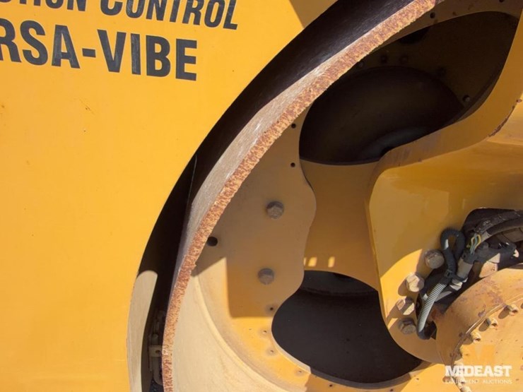 2016-caterpillar-cb54b-image-15