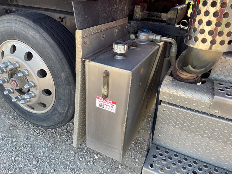 2019-kenworth-t880-image-21