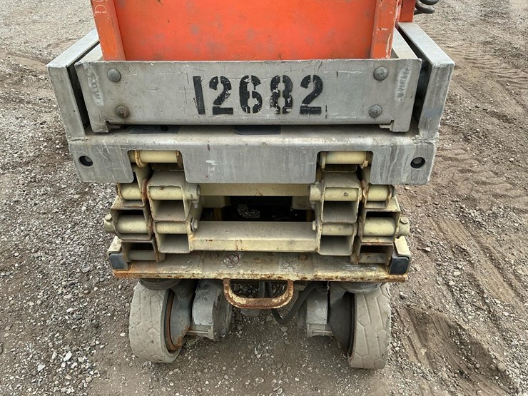 2006-jlg-1930es-image-15