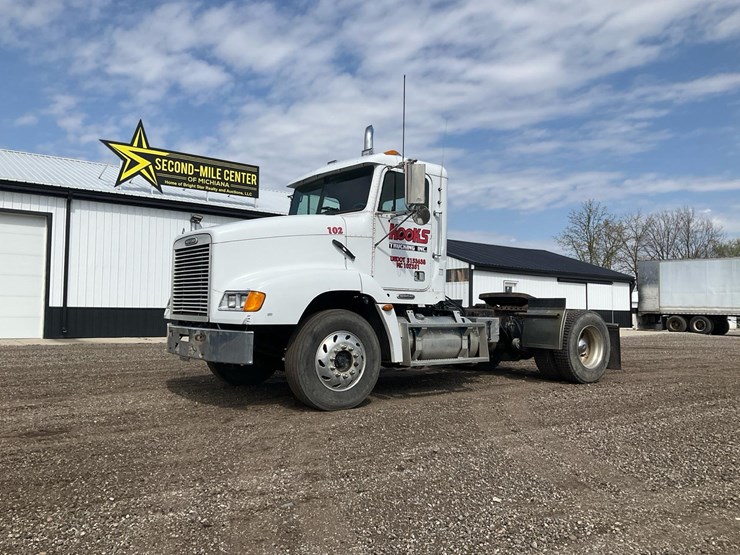 2003-freightliner-fld112-image-1