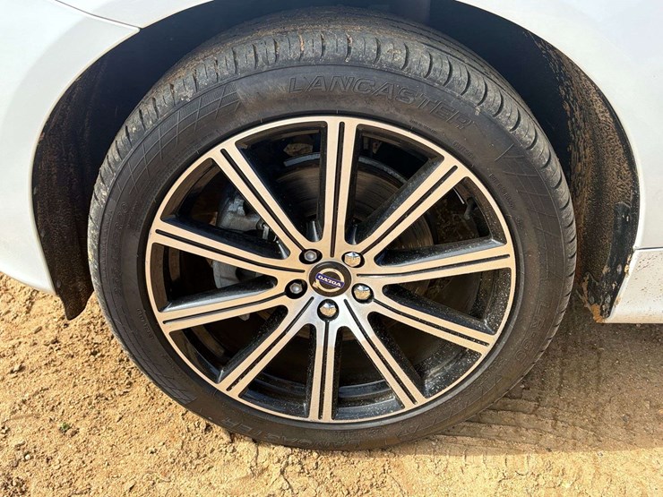 2016-volvo-xc60-image-7